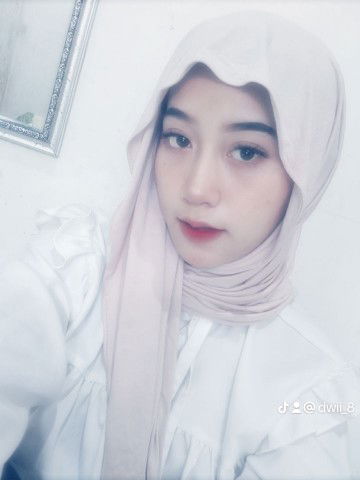 Lia Dwi profile icon