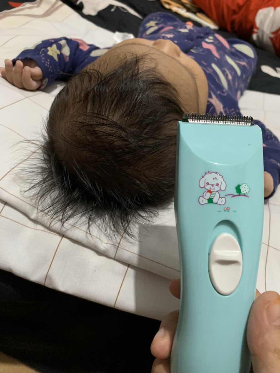 Cukur rambut anak sendiri why not ?