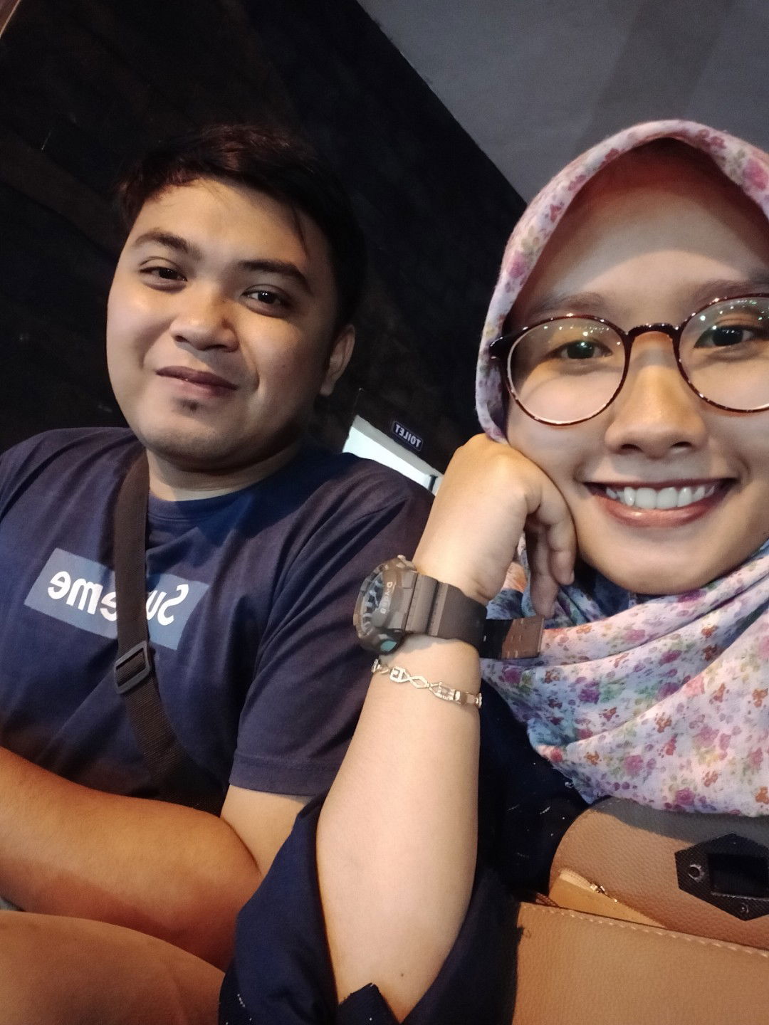 yeni lestari profile icon