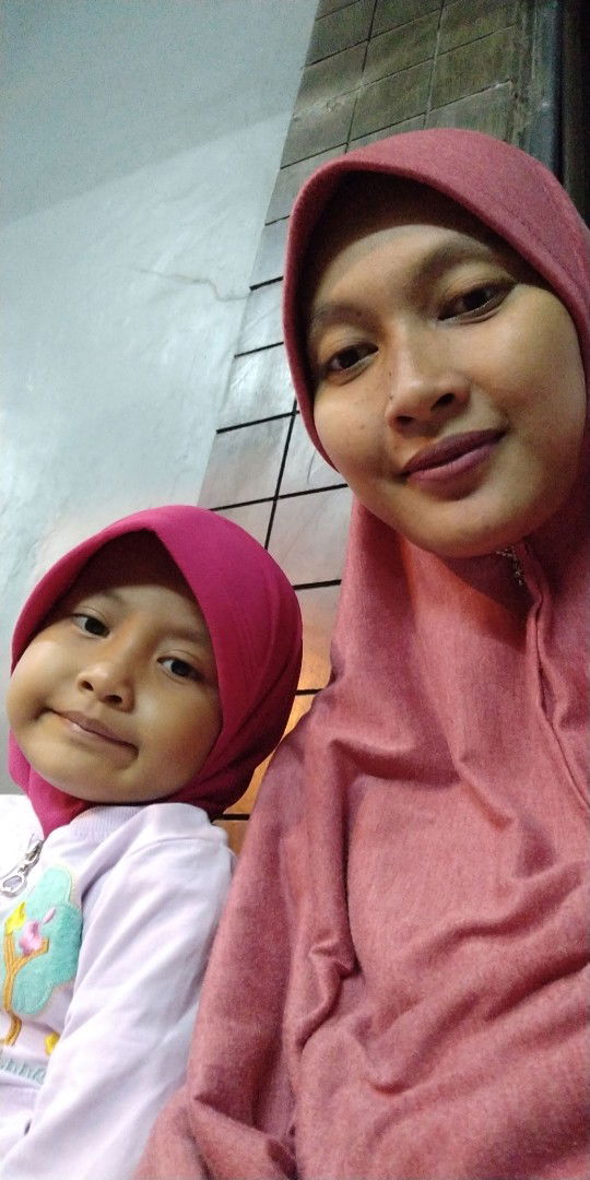 Dwi Titin Setianingsih profile icon