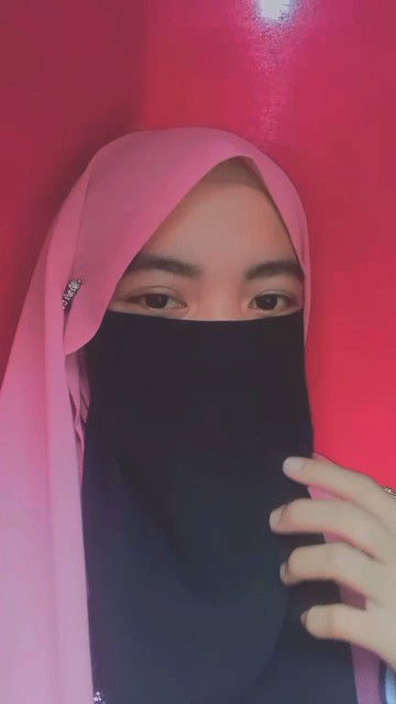 putri aprilia profile icon