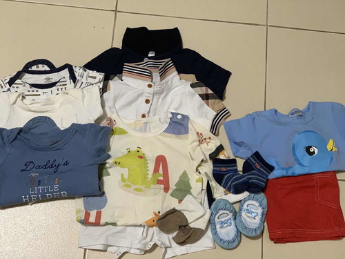 แจกฟรีเสื้อผ้าเด็กผู้ชาย 6-9M,9-12M,แผ่นรองคลาน