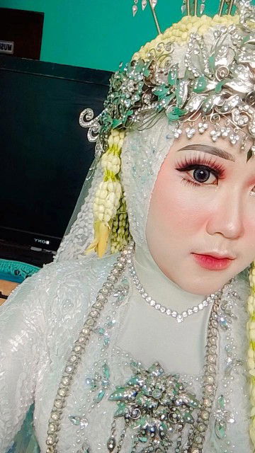 Dewi Maharani profile icon