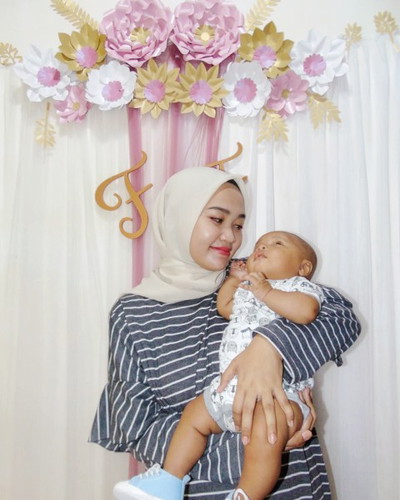 share moment with your baby