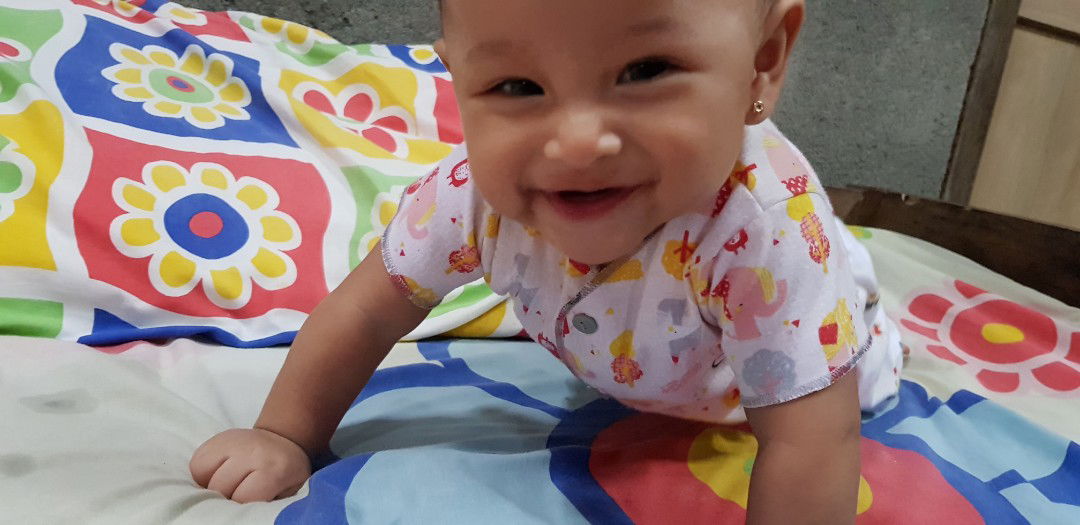 MELATIH BAYI MERANGKAK