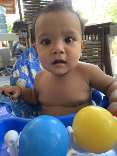 ลูก 7 เดือน 13 วัน แต่ยังไม่คืบ และคลาน เลยค่ะ นั่งเองได้บ้างบางครั้งบนที่นอนนุ่ม อยากทราบว่า ช้าไปมั้ยคะ สำหรับเด็กวัยนี้