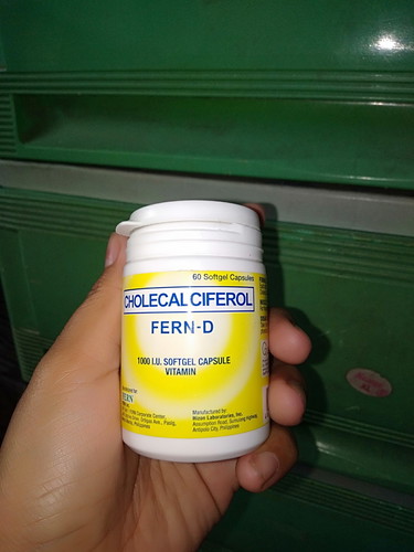 sino po umiinum nito