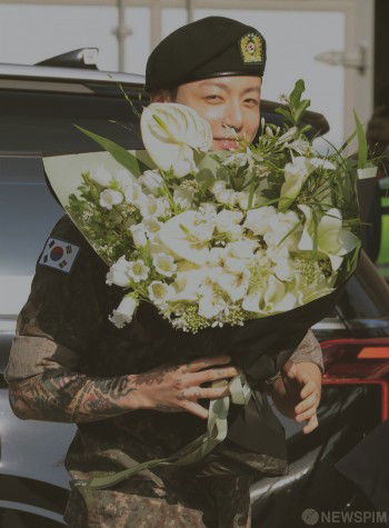 Farah Ainur profile icon