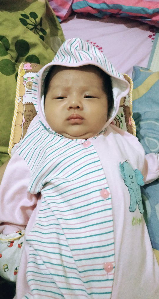 Bayi 1 bulan tidur maunya di peluk