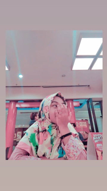 Rindi Anggrainii profile icon