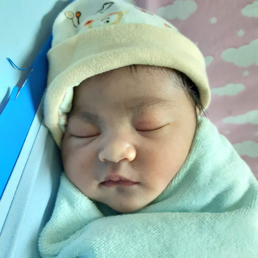 หนูมาแล้วค่ะ + น้องตัวเหลือง