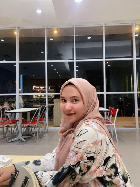 Putri Nisrina profile icon