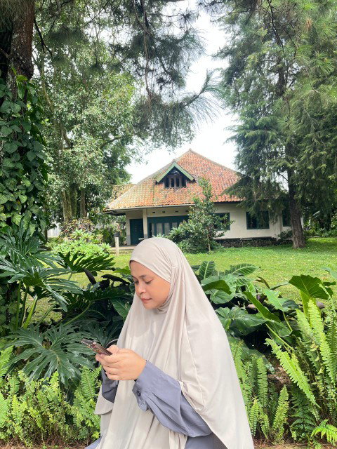 Desy Tresnaputri profile icon