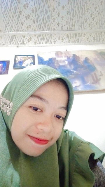 Putri Wahyuni profile icon