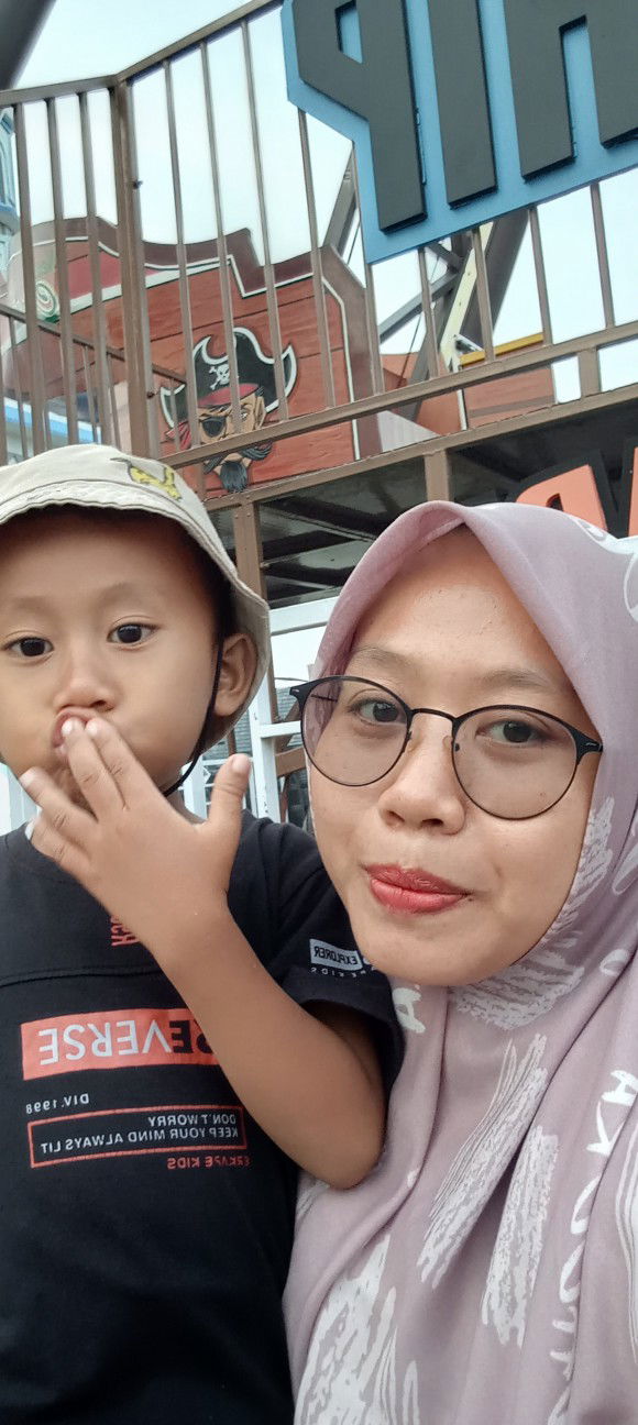 Siti nadhiroh profile icon