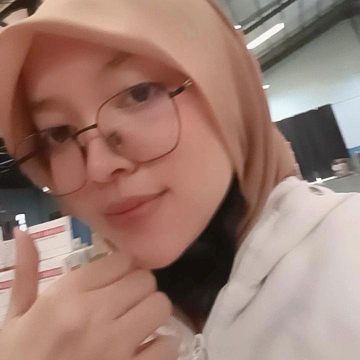 adeliya dwi profile icon