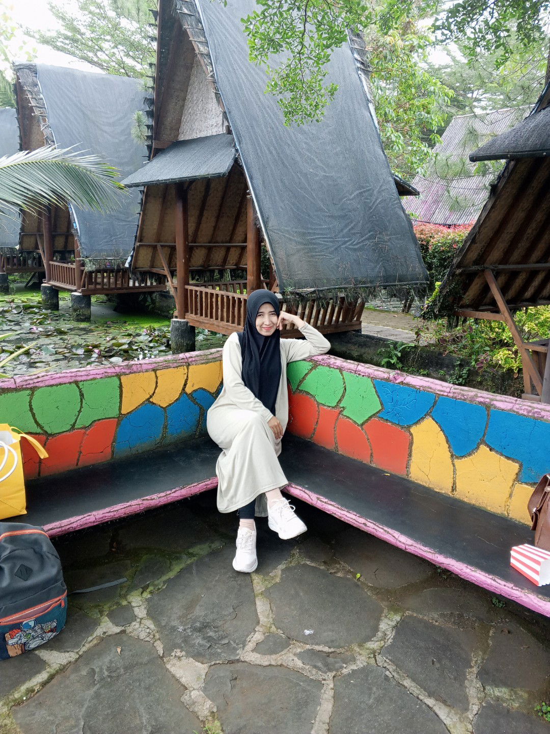 Mom Tha profile icon