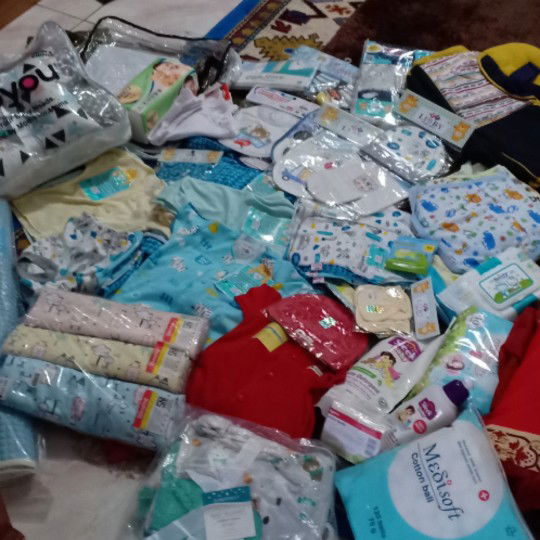 hpl bulan maret  sudah cicil baju baby  :)