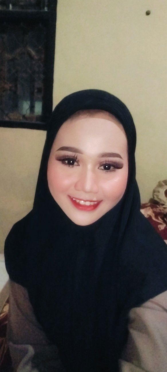 Siti Qomariyah profile icon