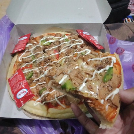 makan pizza