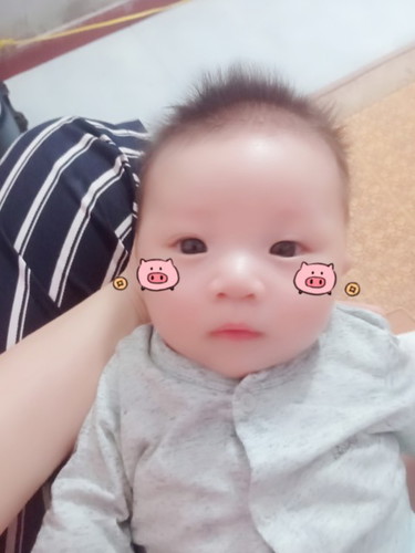 bé nhà em được hơn 3thang,dạo này bé khụt khịt ho nhiều .em có cho cháu đi khám bác sĩ có cho thuốc Nhưng bé không chịu hợp tác. Có mom nào biết cách CHữa không ạ