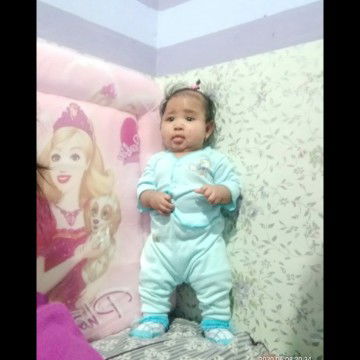 bayi 3 bulan suka klu dikasih berdiri