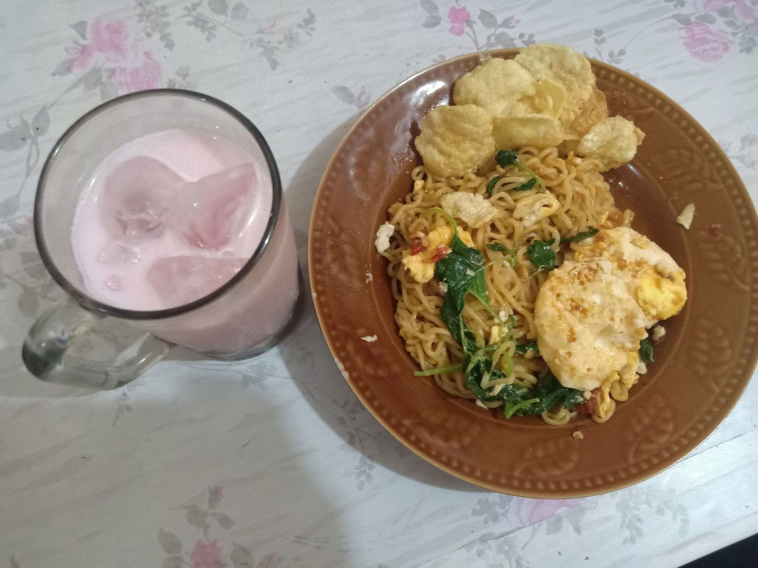 Nikmatnya Indomie Goreng Rebus