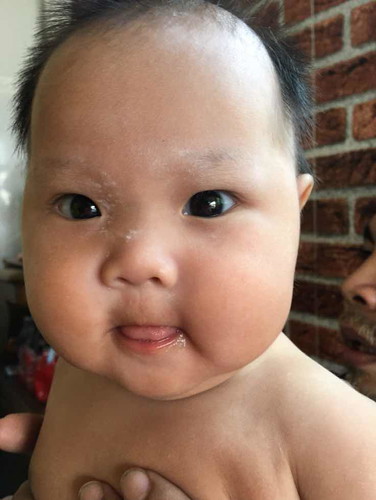 ทำไมน้องถึงชอบแลบลิ้น