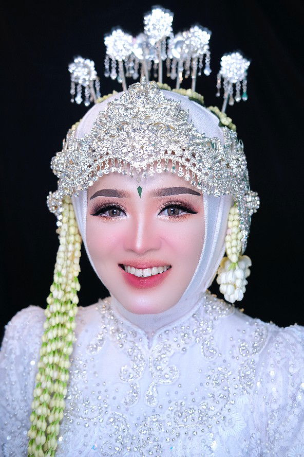 dina Yulia profile icon