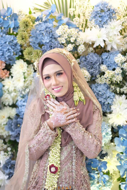 dewi hidayati profile icon