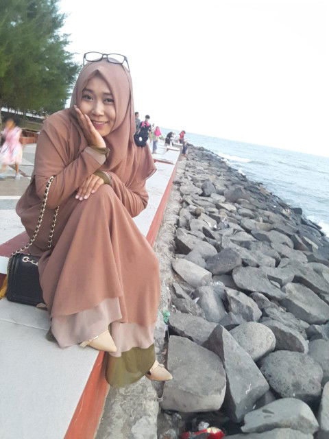 Desi Silfi Azizati profile icon