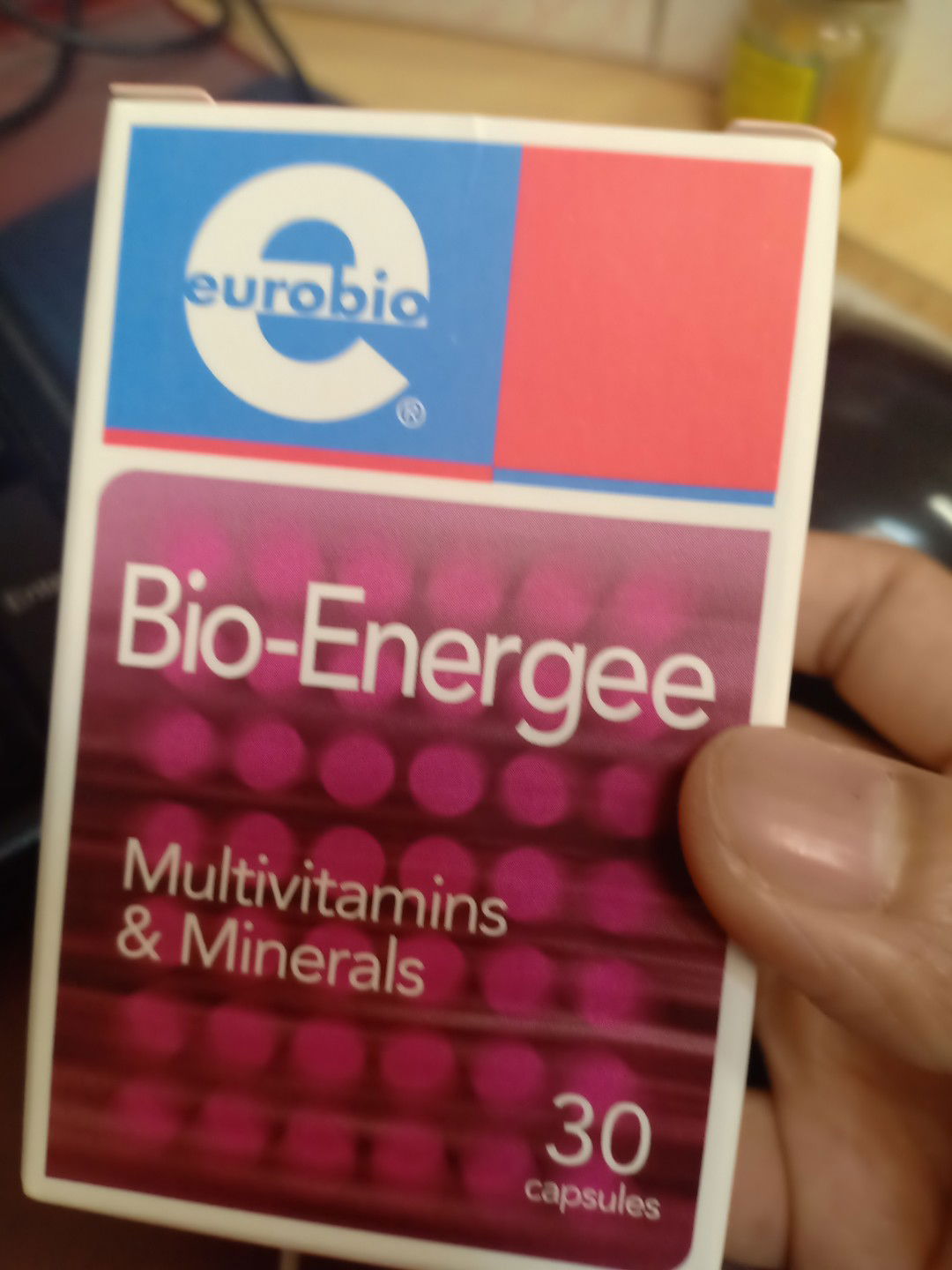 Saya baru pregnant 5weeks.. Belum pergi check doc lgi sebab terlalu awal.. Buat masa ni sy makan ubat Eurobio Bio-Energee seperti dalam gambar ni..