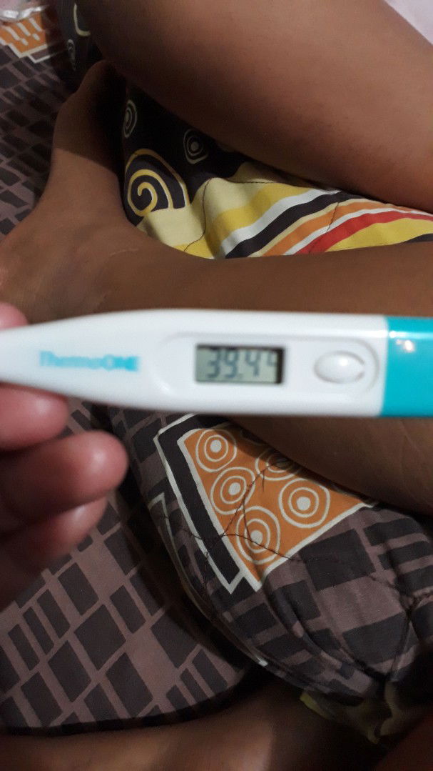 Demam seusai vaksin.