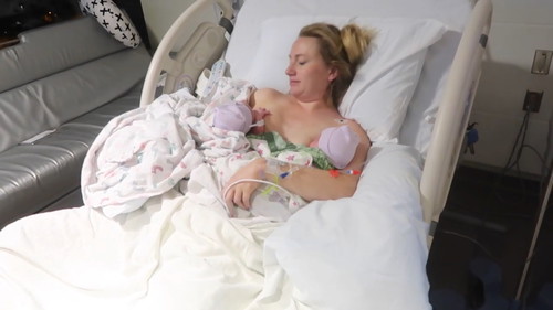 คลอดแฝดธรรมชาติ (คลอดที่ต่างประเทศ)