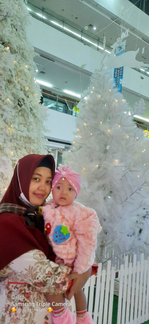 yuni ratna sari profile icon