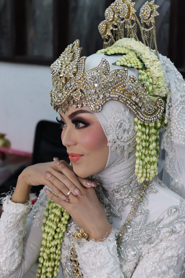 Aruni Azizah Ahmad profile icon