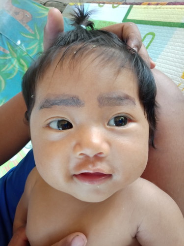 เด็กน้อยฉีดยา