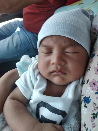 น้องนาคาแรกคลอด3050กรัมตอนนี้ได้1เดือน13วันหนัก5โลแม่ๆว่าน้อยรึมากไปไหมคะ