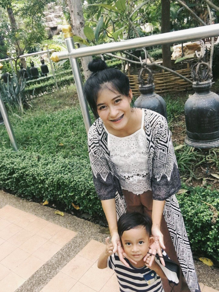 รัชนีกร ที่แปลว่าพระจันทร์ profile icon