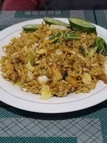 dulu sblum hamil hampir tiap hari makan nasgor,tp semenjak hamil liat suami mkan nasgor perut rasa nya kya di oplos bun,muall sangat,orang hamil itu unik ya bun??