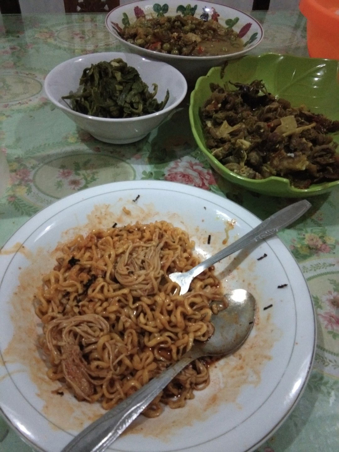 perkara makan samyang sampe ribut sama suami hehe