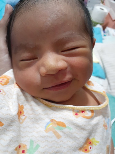 ยิ้มหล่อๆให้สาวๆเหลียว