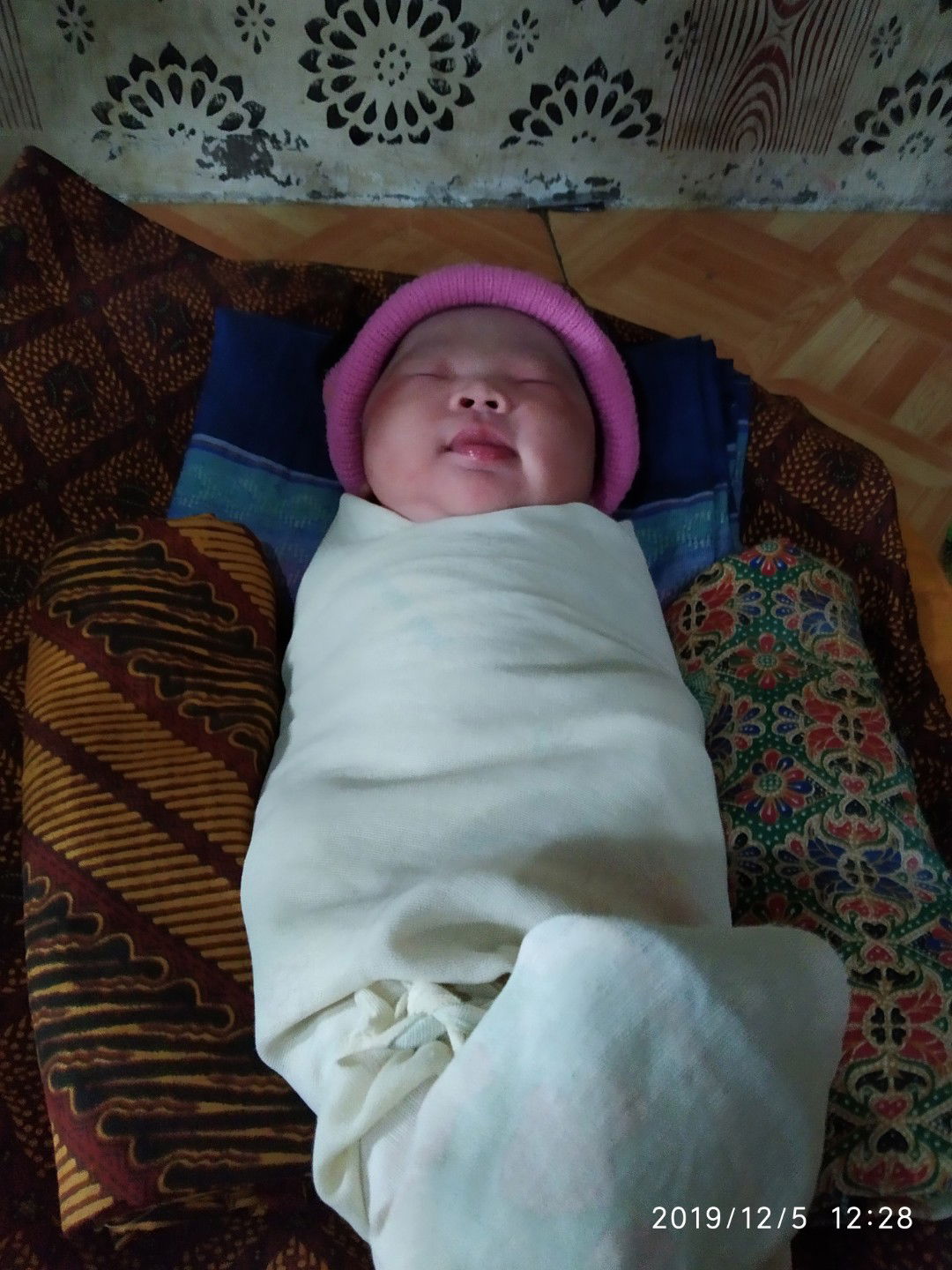 lounching baby girl hpl 12 des lahir malah di 5 des