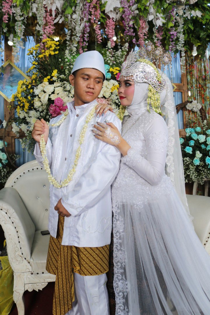 Eka Apriani profile icon