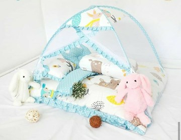 Tempat tidur bayi