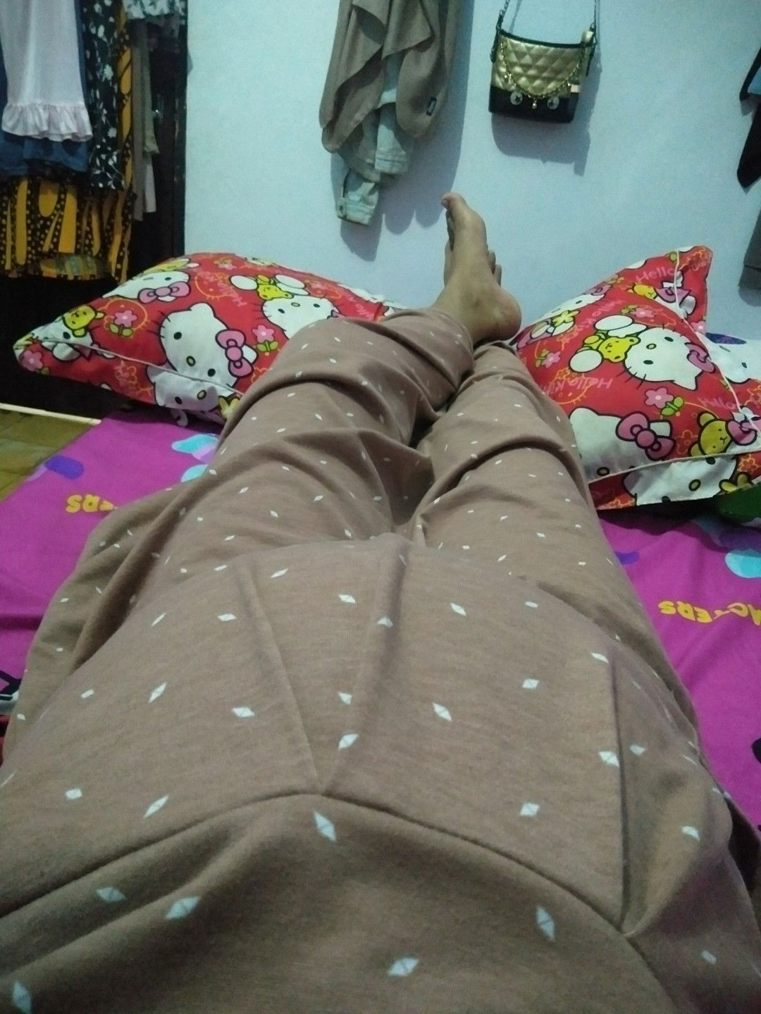 bun aku mau tanyaa aku kan hamil 8bln cuma sekarang2 bawaannya pengen tiduran rebahan dikasur mulu badan rasannya gampang lelah banget?mandi pun males bawaannya kadang jm 1 jm 2baru mandi.apakah normal diusia kandungan segitu badan gampang lelah apakah bu