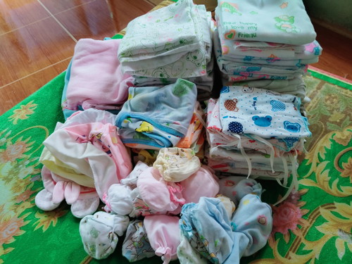 ส่งต่อชุดเด็กมือ2ราคาถุกสภาพดี