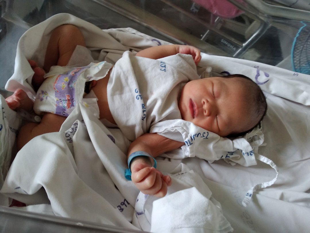 เด็กน้อยขาครัวซอง?