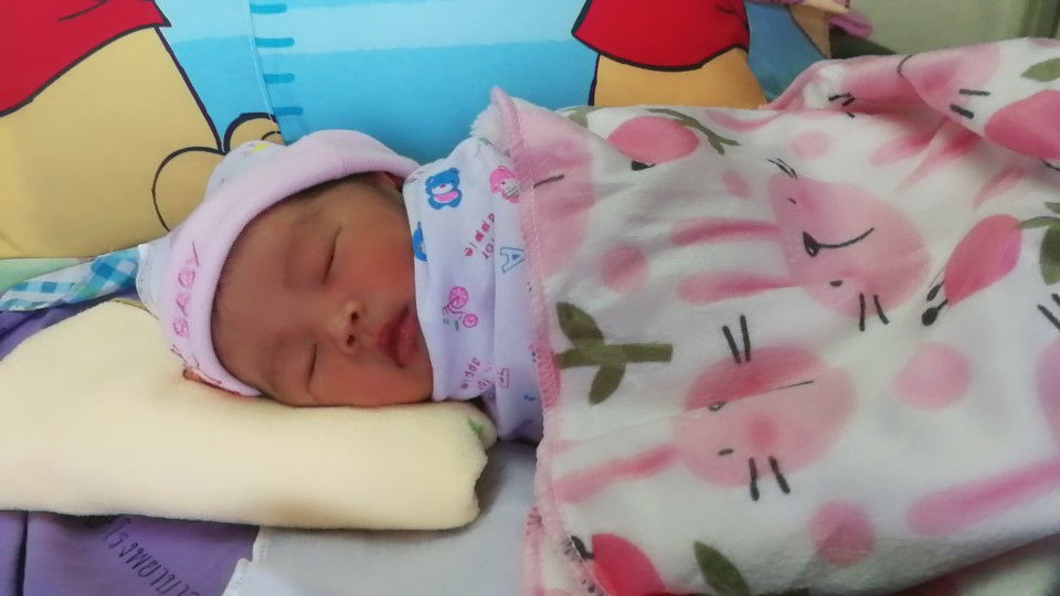 แตกแล้วค่า ด.ญ.ชิลชีวา  พลเสนา ชื่อเล่น น้องชิลล์