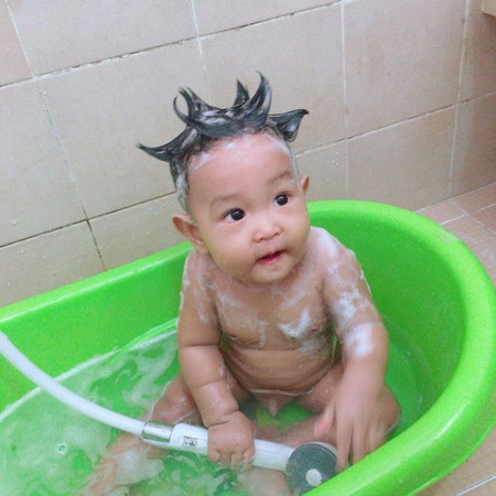 หมาน้อยเล่นน้ำ?